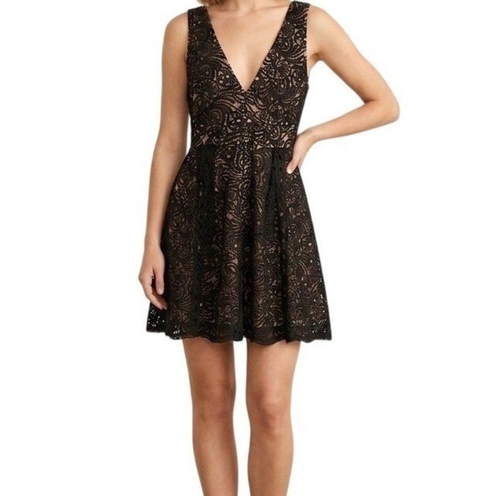 Indikah Black Lace Plunging V Neckline Overlay‎ Lined Mini Bohemian Dress Size 8